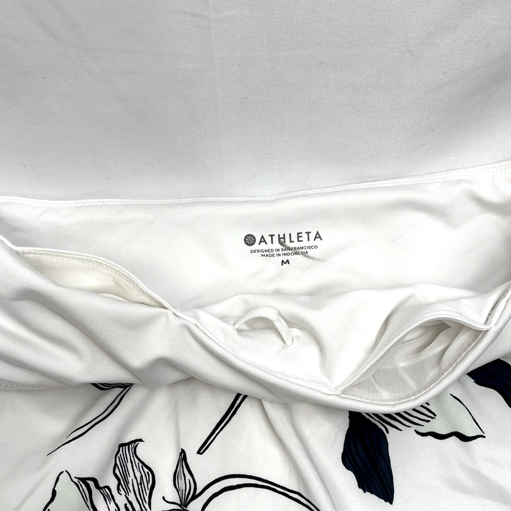Athleta Laser Cut Floral Skirt Skort Sz Medium White Navy Mint Grey Black EUC - Picture 12 of 15